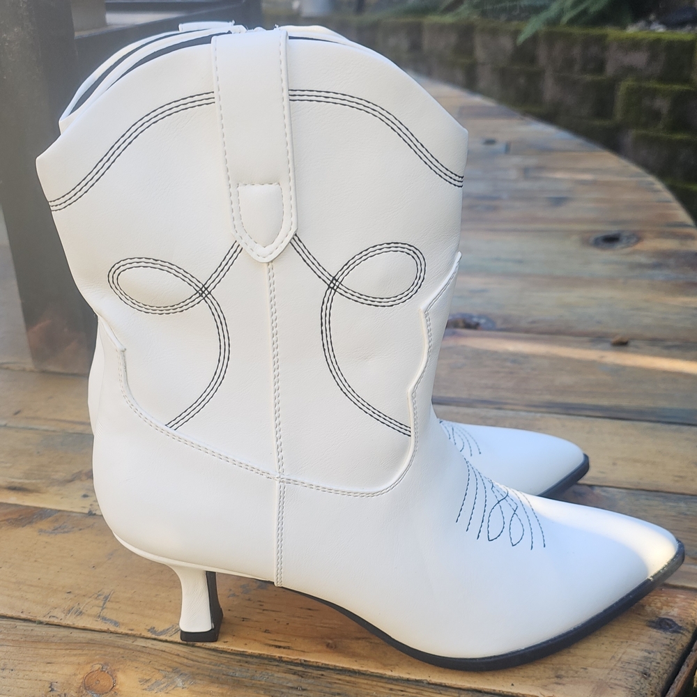 Universal Thread Women's Jenson Western Cowboy Boots With Memory Foam Sz 9.5